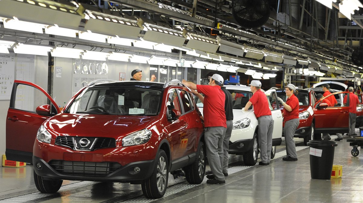 ADER_express's tweet photo. La producción automovilística española baja un 7,4% anual en octubre.

Tras el espejismo estadístico de septiembre, la producción terminará el ejercicio con volúmenes inferiores a los de 2024.

https://t.co/GdndbtjiHY https://t.co/Q0Z0U0wOrQ