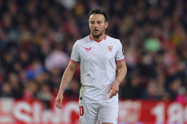 manu_carmona_'s tweet image. 🔴 Iván Rakitic en @FlashscoreES sobre el Sevilla 

🫸🏻&quot;Van en la dirección correcta, todos debemos empujar y ayudar al club para que el Sevilla vuelva a competir en Europa&quot;

🔗 &quot;Me gusta el estilo de Almeyda, se nota esa gran conexión entre los futbolistas y él&quot;

#SevillaFC