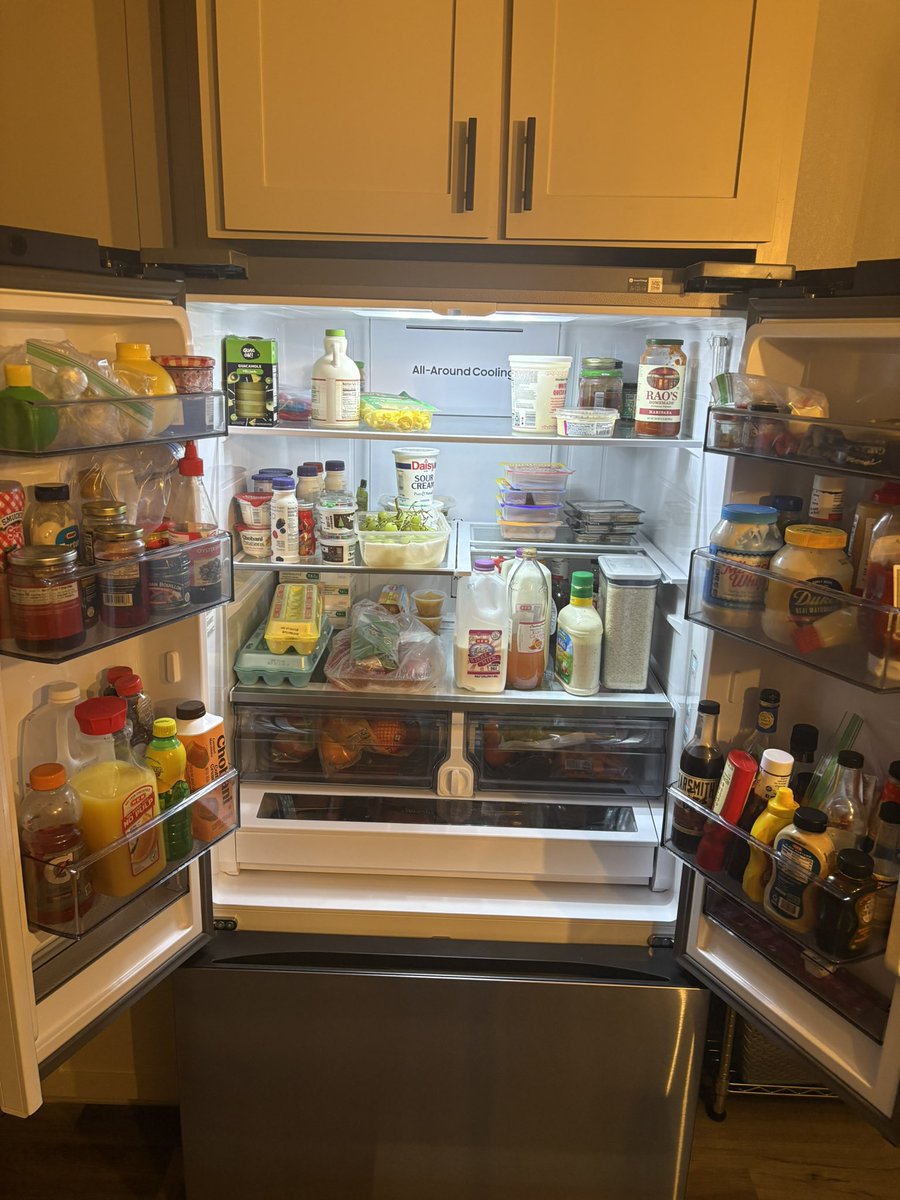 Sukiebakp's tweet image. Pick 3 things you would grab from 
my fridge.