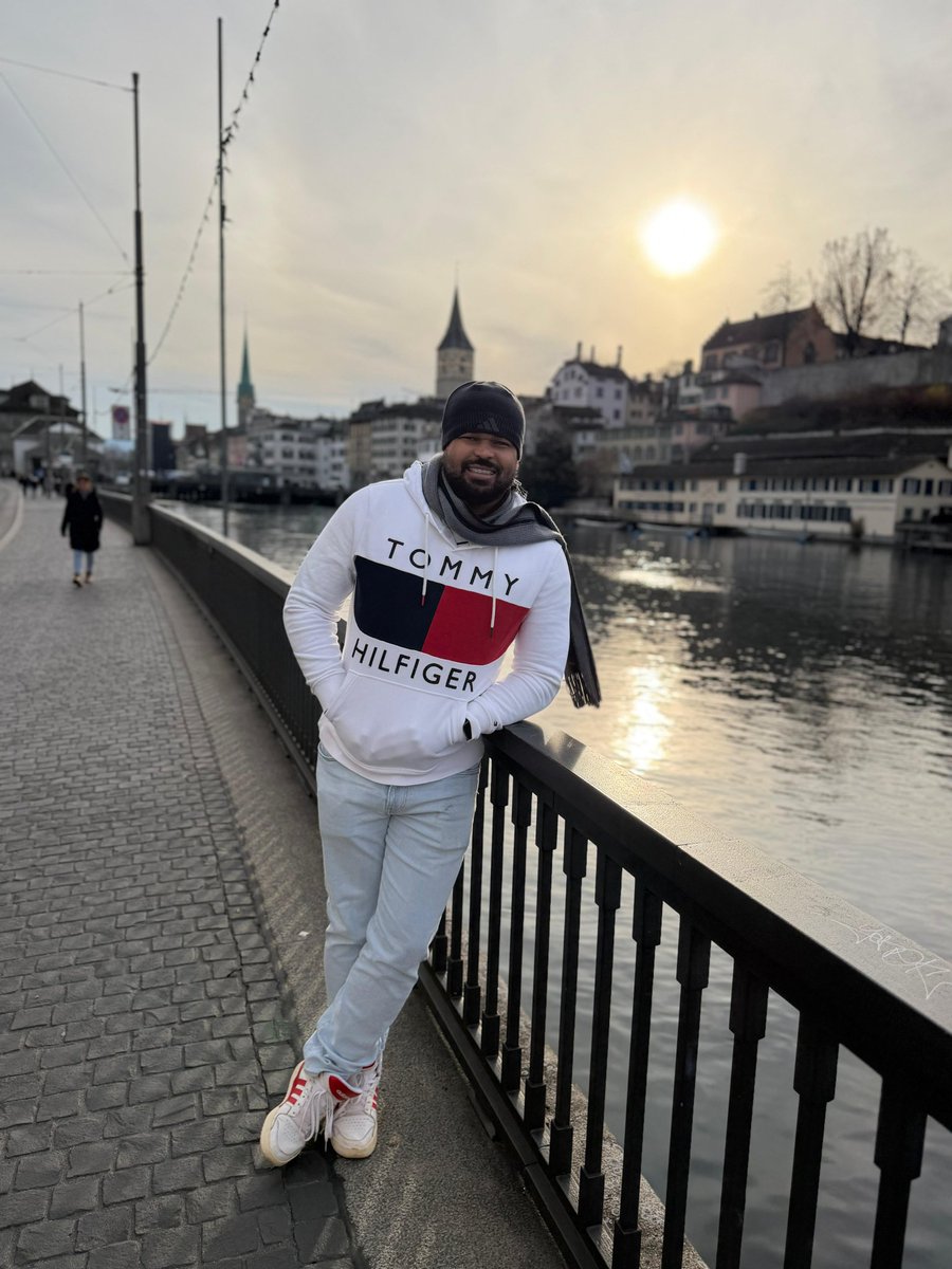 DJSANDERTEODORO's tweet photo. “Vista de cartão-postal, coração em modo avião e alma em modo paz. 💙🏔️
#Zurich #Suiça #TravelDiary” #eurotrip #Vacationtime #vacationmood https://t.co/sPnoBOYufi