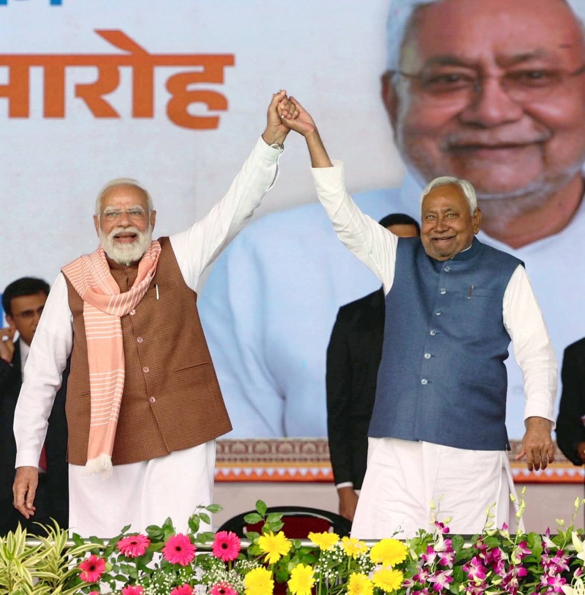 बिहार के मुख्यमंत्री पद की शपथ लेने पर  
माननीय श्री #Nitish_Kumar  जी, एवं  
साथ ही समस्त मंत्रिमंडल को हार्दिक शुभकामनाएँ एवं बधाई। #NDA गठबंधन की डबल इंजन सरकार बिहार में सुशासन, पारदर्शिता और सर्वांगीण विकास के नए मानक स्थापित करेगी।
#विकसित_बिहार_का_शपथ