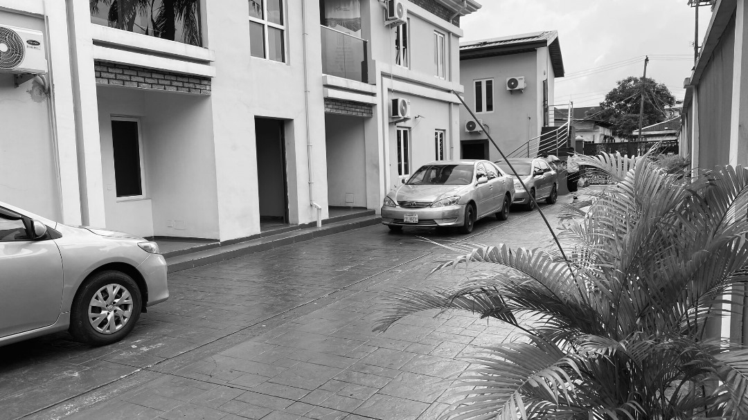 PyaleWorkhub's tweet image. Ever wondered what productivity feels like at Pyale?
Step behind the scenes clean desks, focused minds and a calm that inspires your best work.

👉Come experience the vibe yourself. Book a workspace today.
#pyaleworkhub #coworkingoffices #servicedoffices #workspaces #officespace