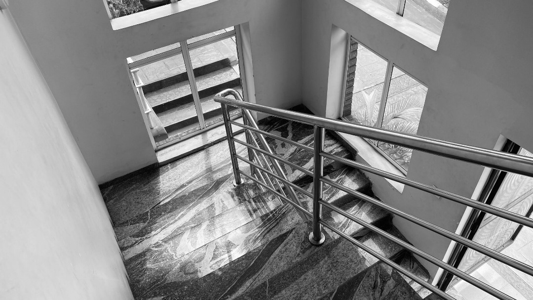 PyaleWorkhub's tweet image. Ever wondered what productivity feels like at Pyale?
Step behind the scenes clean desks, focused minds and a calm that inspires your best work.

👉Come experience the vibe yourself. Book a workspace today.
#pyaleworkhub #coworkingoffices #servicedoffices #workspaces #officespace