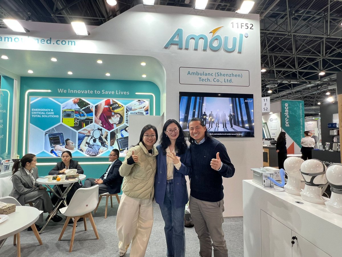 MEDICAL_X_NL's tweet image. Medical-X at MEDICA Düsseldorf!
Two productive days for our CEO Dervis Demirtas and President of Sales Sil Fon Tang.
Great meetings and fresh insights as med-tech continues to evolve with AI, robotics, and precision medicine.

#MEDICA2025 #MedTech #MedicalSimulation #Innovation