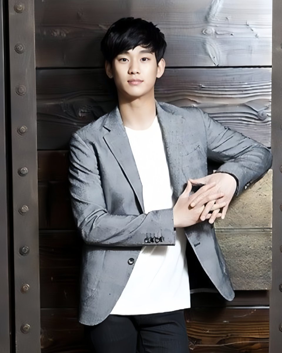 His story doesn’t sway, his truth doesn’t fracture. Attempts to distort him collapse, while his presence carves its place. I stand with him not out of noise but out of certainty, built on clarity, resilience, and lasting integrity.
#KimSoohyun 
Enduring Truth
#SoohyunStandsTall