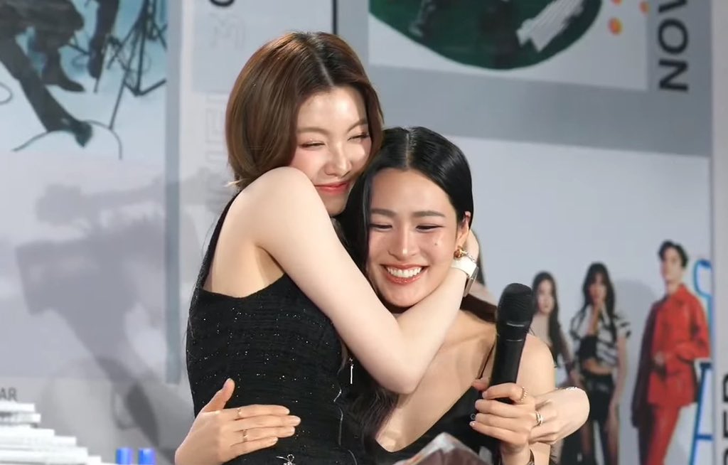 no rights vs with rights 🤭

LINGORM CH3 CALENDAR SIGN 
#หลิงออมปฏิทินช่อง3ปี2569