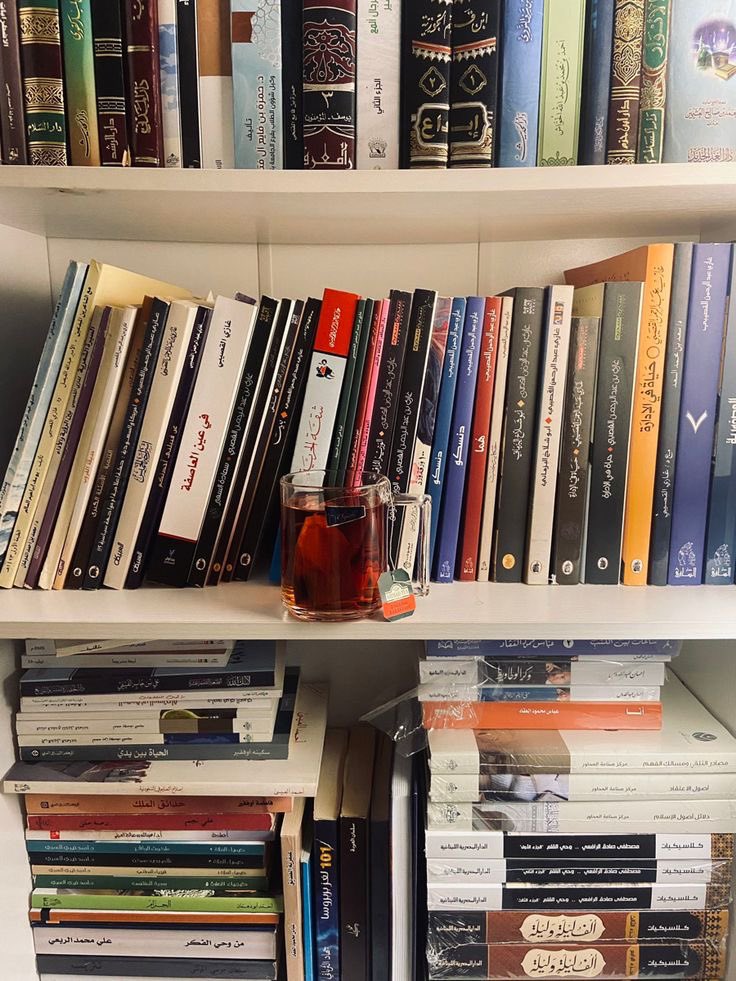 _eqraa_read's tweet image. الكتب لا تُشبه أحدًا… لكنها تشبه كل شيء.