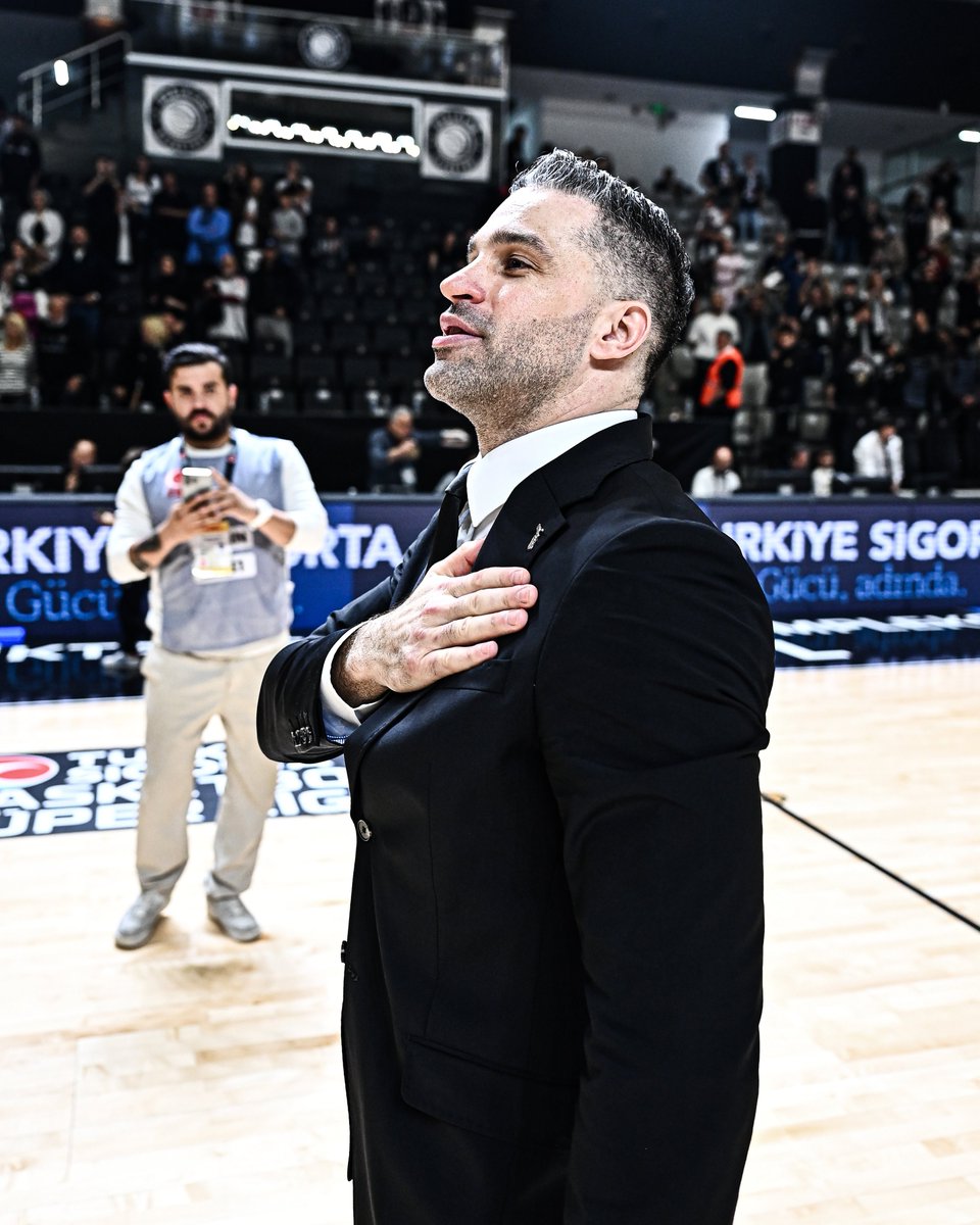 Dusan Alimpijevic: "Sırbistan Milli Takımı'ndan ilk olarak Beşiktaş'taki kontratımdan çıkarak tam zamanlı bir teklif gelmişti. Ancak bunun imkansız olduğunu söyledim. Beşiktaş'a ve başkanımıza bir sözüm vardı.

Beşiktaş bana çok fazla şey verdi. Benim de artık onlara bir şeyler