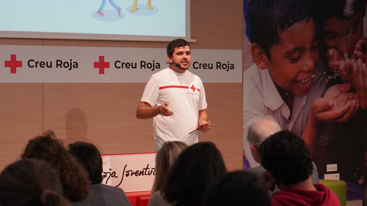 CreuRojaCAT's tweet photo. 🎁 Arrenca la 34a Campanya de Joguines de @crjoventut! Volem aconseguir 48.000 joguines noves per garantir el dret al joc de 16.000 infants.

Jugar és un dret. Ens hi ajudes? ❤️ https://t.co/ONo5mUwHq6 https://t.co/eKq2iukBMQ