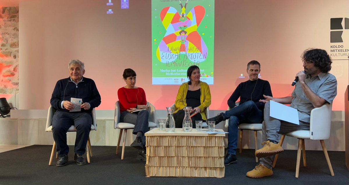 ueu_orokorra's tweet image. Mahai-ingurua: Legezko jantzi bat, artezko bizitza bati

Moderatzailea: Iñigo Astiz @iastiz

Hizlariak:
Maia Iribarne
Oihana Iguaran
Joseba Larratxe @josevisky 
Bernardo Atxaga

#EuskalArtistenIIMintegia