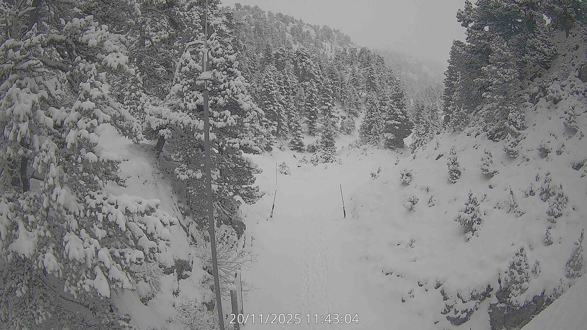 Navarrameteo's tweet photo. De momento se acumulan 16cm de nieve nueva en la #Contienda #LarraBelagua

25L/m2 registrados desde ayer en nuestra estación meteorológica y mínima de -4,7º 🥶 https://t.co/mmIqOFxh63