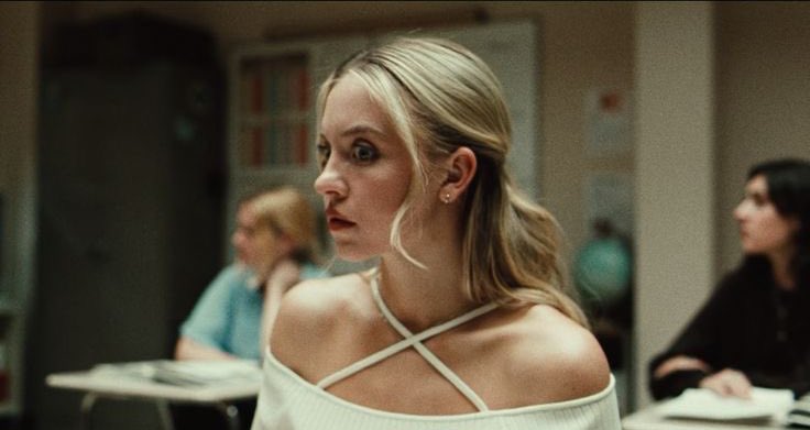 euphoriacentral's tweet image. 🚨The third season of #Euphoria will feature very religious undertones. 

Cast members have revealed that the upcoming season is “about God” and “faith”.