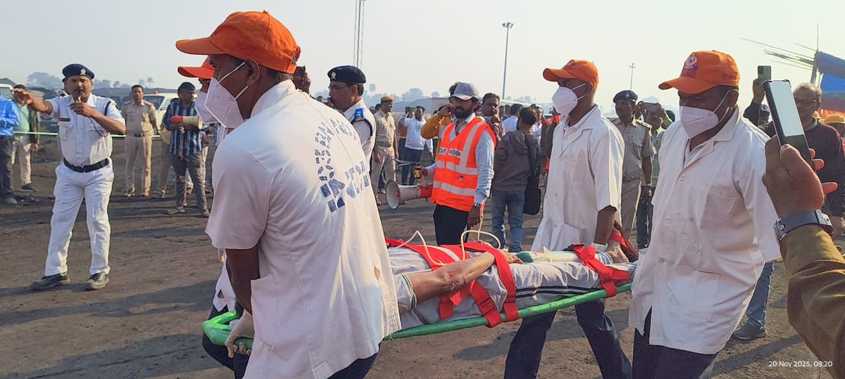 DRMKhurdaRoad's tweet image. DRM Shri Alok Tripathi led the joint Disaster Management Drill at Hindol Road Station and supervised planning and coordination.

ECoR remains committed to boosting safety &amp;amp; preparedness.

#RailwaySafety

@RailMinIndia @EastCoastRail