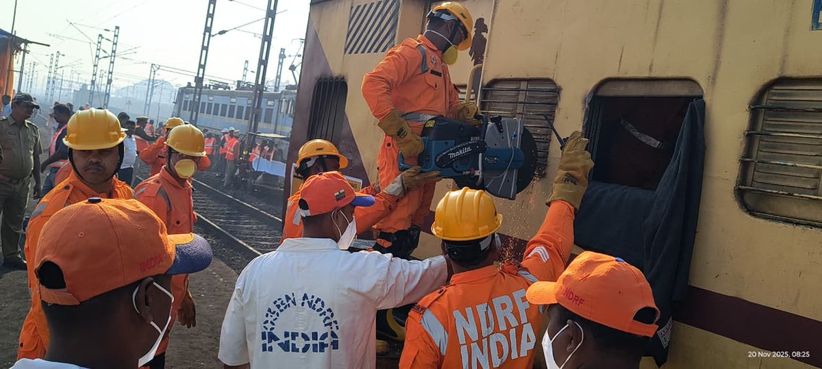DRMKhurdaRoad's tweet image. DRM Shri Alok Tripathi led the joint Disaster Management Drill at Hindol Road Station and supervised planning and coordination.

ECoR remains committed to boosting safety &amp;amp; preparedness.

#RailwaySafety

@RailMinIndia @EastCoastRail