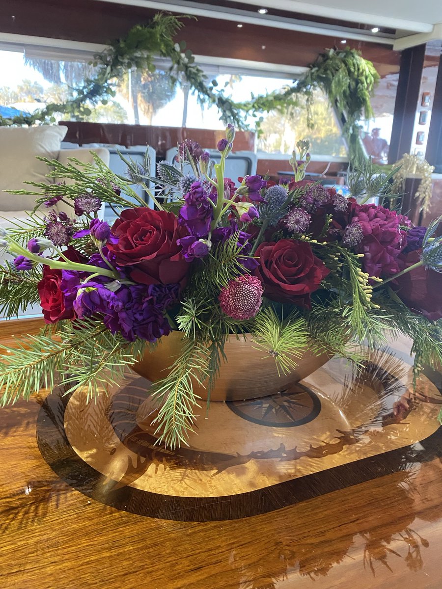 dianeFLnative's tweet image. Good Thursday morning phone friends!! Weekend is just around the corner, however I’ll be working all weekend decorating🎄Hoping it’s the best day ever for you. Share a smile or a hug, it’ll make someone’s day😊🫂Have the best day possible-YOLO!!💃❤️🇺🇸🙏🌸