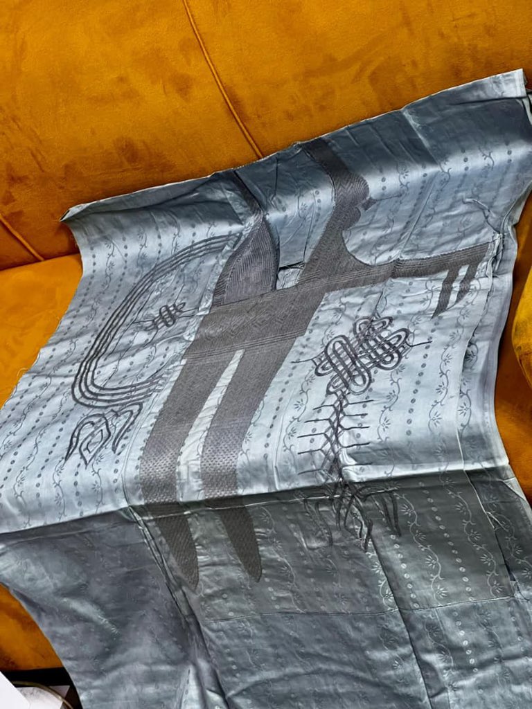 An Elegant Readymade WAGAMBARI Design (Babban-Riga) 

Available ✨

Price: 120 120k Each 

  08144645555 ☎️ 

📍 Zaria, Nigeria

Nationwide/ Global Delivery 📦  ✈️ 

Please follow &amp; repost