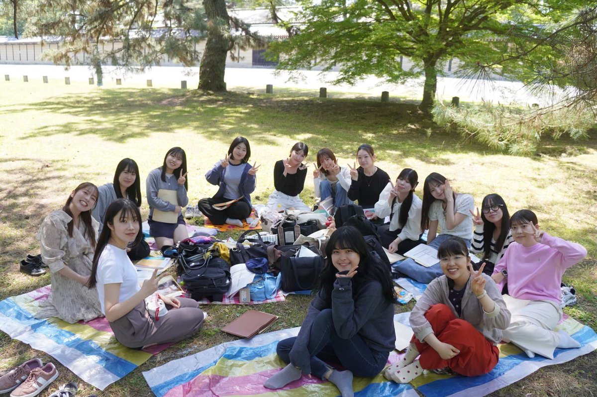 151st_eve's tweet photo. 若本ゼミ26期 クロッフル🥐

英語英文学科若本ゼミ 26期が今年の大学祭でクロッフルを販売します！外はサクサク中はもちもちの一口食べたら幸せ広がる最高のクロッフルをお届け！

場所：屋外テント
日程：11月22～23日
時間：10:00～16:00

＃同志社女子大学#EVE＃今出川 #若ゼミ 26期#クロッフル https://t.co/keHzpOGeUZ