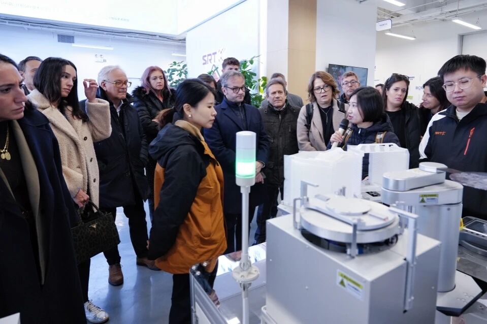 softrobotgrip's tweet image. 💥Big news from SRT! A 29-strong delegation from Italy’s Confindustria Vicenza just visited our Beijing HQ—talking soft robotics, AI integration, and the future of smart manufacturing. Learn more. 👉
softrobotgripper.com/blogs/news/chi…
#softgripper #softrobotics #AutomationSolutions