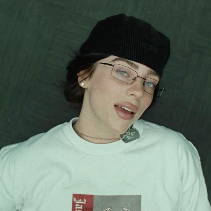 TChartSwift's tweet image. “Opalite” surpassed “Birds of a Feather” and is now the non-single with the most days in the Global Spotify Top 10 ever.