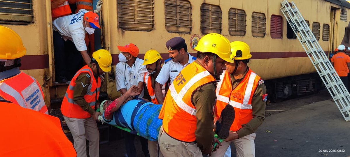 DRMKhurdaRoad's tweet image. NDRF, ODRAF, RPF, Police, Fire Services, Medical Teams &amp;amp; Rly Work Force joined hands in a major Disaster Management Drill at Hindol Road.

The focus: Faster response, better coordination, and improved passenger rescue systems.

#RailSafety #TeamWork  @RailMinIndia @EastCoastRail