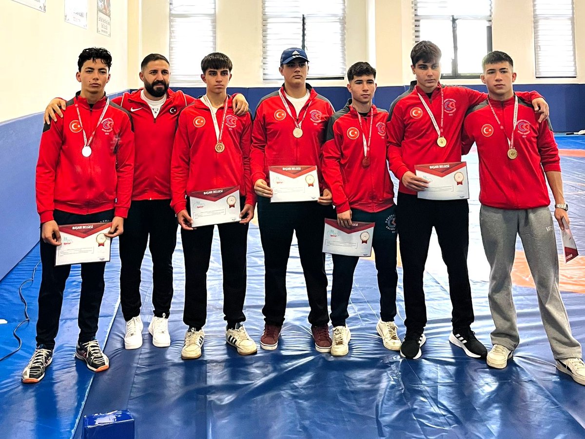 🤼‍♂️ Çerkezköy Belediye Spor Güreş Takımımız, 11 sporcu ile katıldığı Çorlu’da düzenlenen Tekirdağ Okul Sporları Güreş Şampiyonası’nda 9 birincilik, 1 ikincilik ve 1 üçüncülük elde ederek turnuvanın en başarılı takımı oldu.

Bu büyük başarıda emeği geçen tüm sporcularımızı ve
