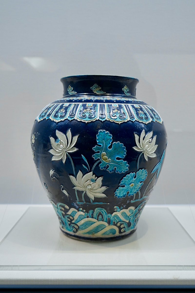 宗仙壺 法花蓮池仙鶴文壷》 明時代 景徳鎮窯 15~16世紀 法花とは、素地の上に