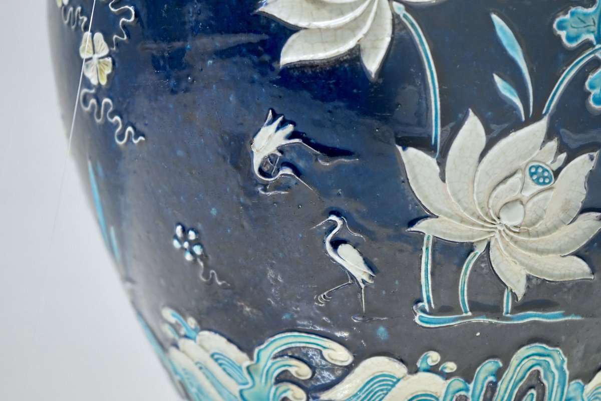 法花蓮池仙鶴文壷》 明時代 景徳鎮窯 15~16世紀 法花とは、素地の上に