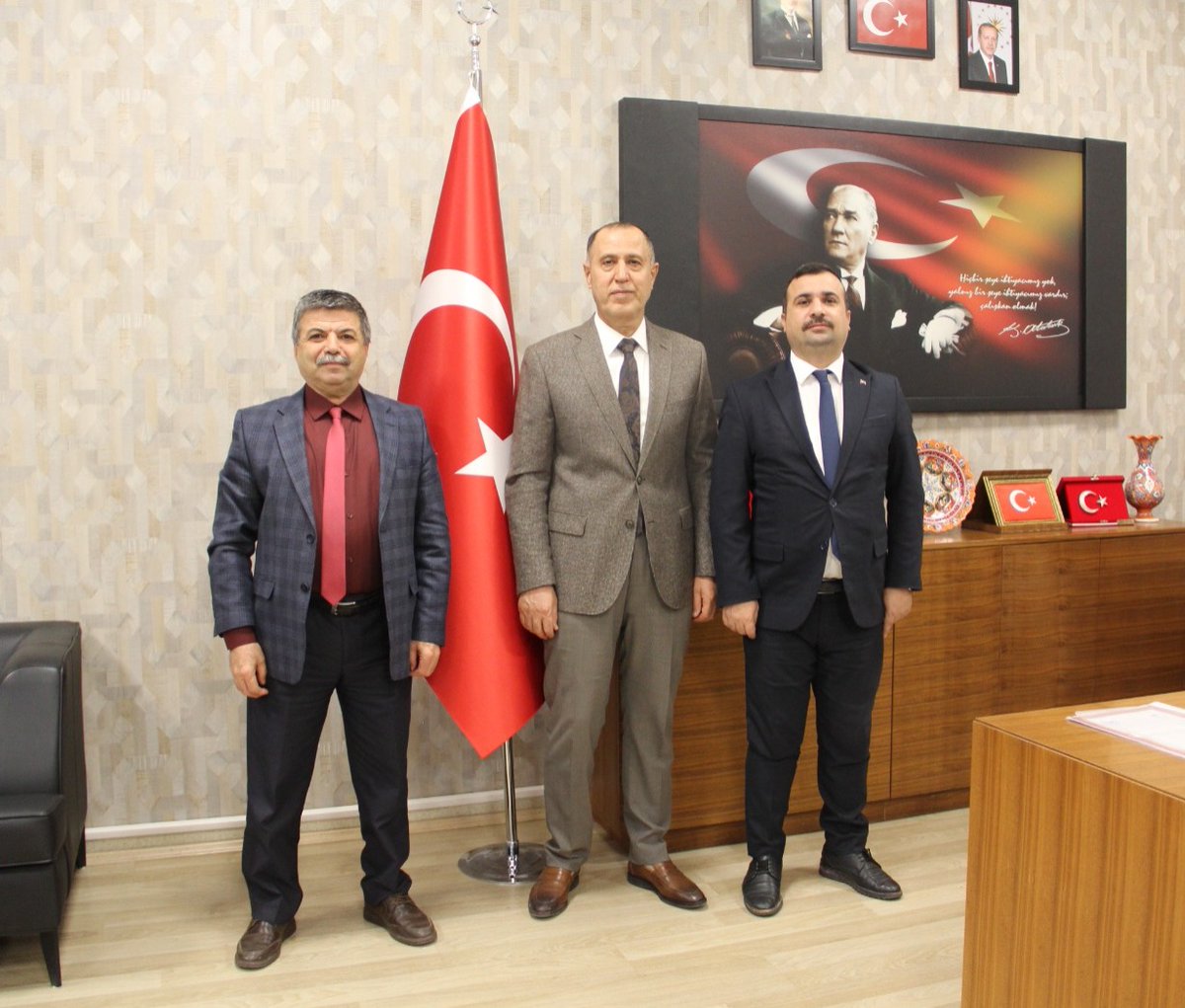 Afyonkarahisar İl Nüfus ve Vatandaşlık Müdürü Erkan Tanyeli ve Merkez İlçe Nüfus Müdürü Mustafa Oflu’dan Başhekimimize Ziyaret
++