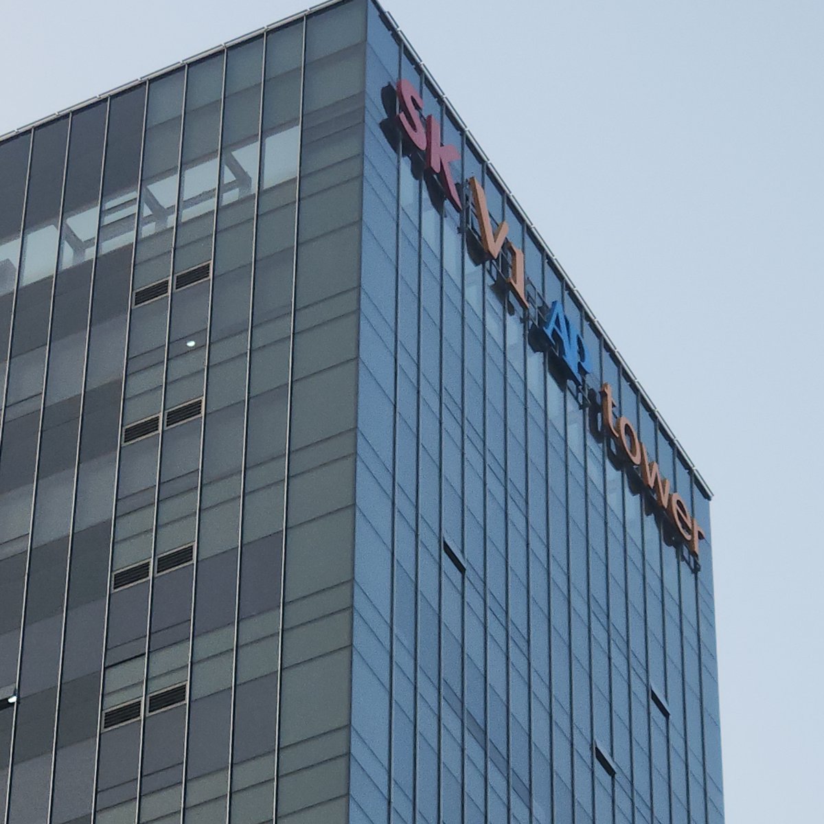 jewelskater's tweet image. 2025-11-04ㅣ2025년 제4차 피겨스케이팅 승급심사 다음날ㅣ 

헤매고 해매던 그 다음날 동명이인 AP &apos;타워&apos; 빌딩에 삼각대 수리를 보냈드랬다. 
x.com/jewelskater/st…