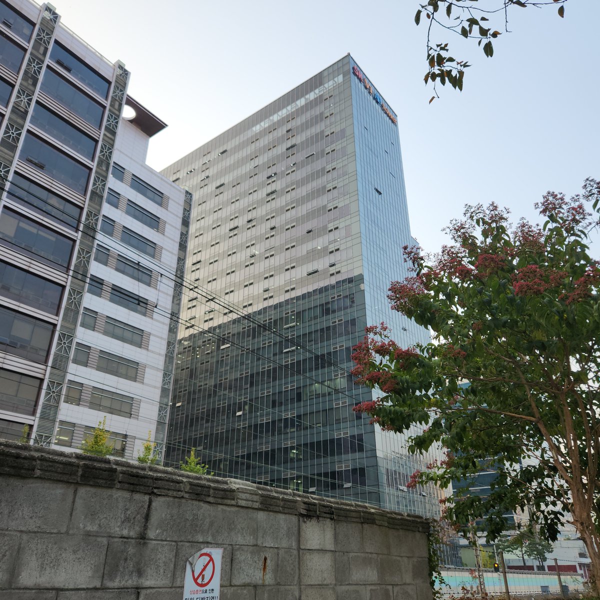 jewelskater's tweet image. 2025-11-04ㅣ2025년 제4차 피겨스케이팅 승급심사 다음날ㅣ 

헤매고 해매던 그 다음날 동명이인 AP &apos;타워&apos; 빌딩에 삼각대 수리를 보냈드랬다. 
x.com/jewelskater/st…