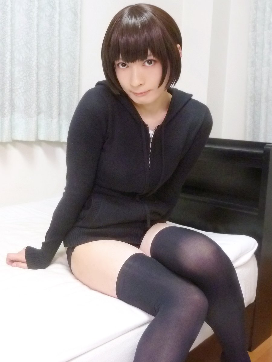 今日はいい太ももの日なので、太もも以外全部黒にしました✨
少しでも映えろッ、自分の太ももっ😆
ムダ毛は生えなくていい(*´ω｀*)