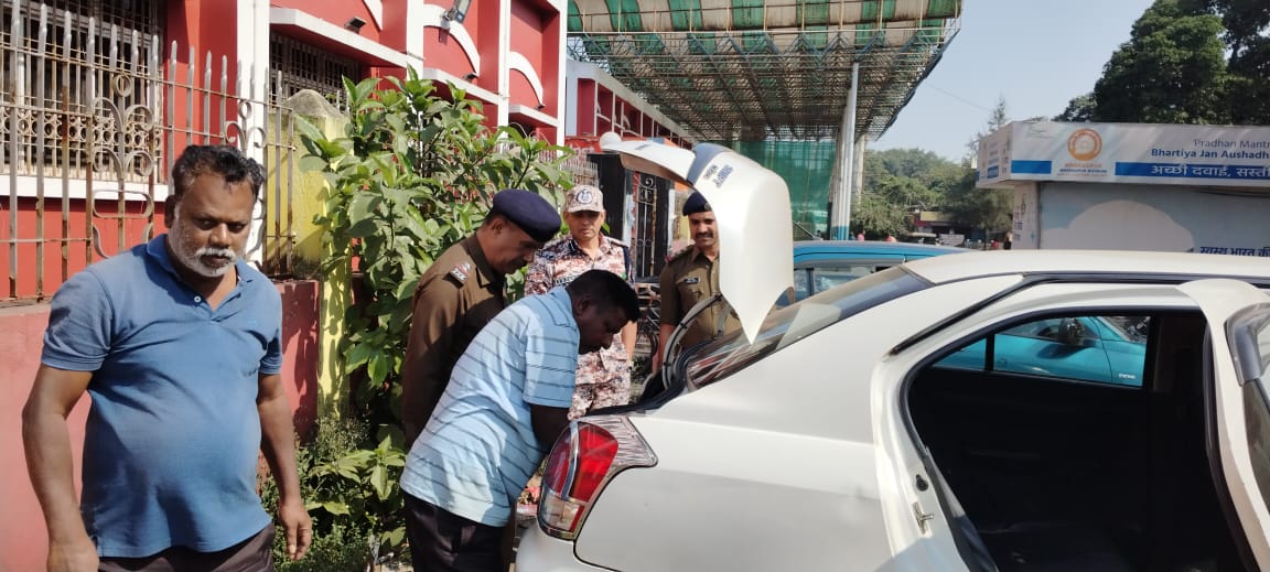 Security boosted at Kharagpur!
Comprehensive checking carried out at parking zones, platforms, trains &amp; UVSS.
Supervised by Sr. DSC/RPF Shri Prakash Kumar Panda.
<a href="/serailwaykol/">South Eastern Railway</a> 
<a href="/RailMinIndia/">Ministry of Railways</a>