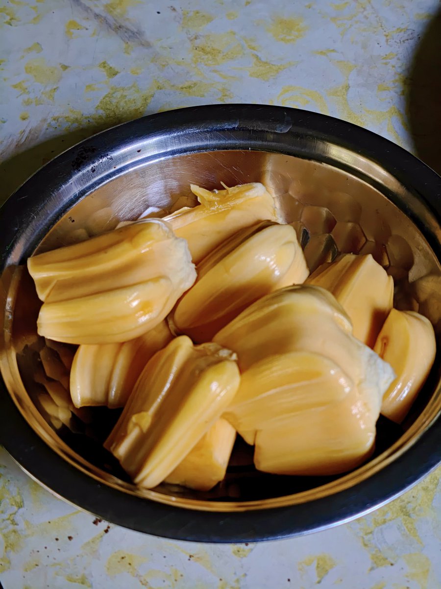 ShijuDaniel96's tweet photo. பலாப்பழம் பிடிக்குமா??😍😋 #jackfruit https://t.co/ZH3T7LWntA