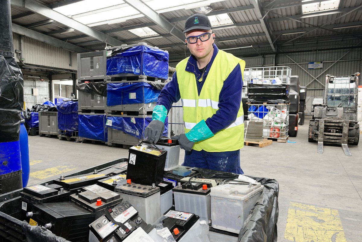 <a href="/xavierbertrand/">Xavier Bertrand</a> <a href="/FredericMotte/">Frédéric Motte 🇫🇷 🇨🇦🇪🇺🇺🇦👨‍🏭🌳🍺</a> <a href="/AndreGenelle/">Andre GENELLE</a> <a href="/rev3/">rev3</a> #DirectHDF | En #hautsdefrance, l’économie circulaire devient un vrai moteur industriel !  

♻ Un modèle plus durable, plus compétitif, avec moins de déchets, plus de réemploi, et plus d’emplois dans nos territoires.