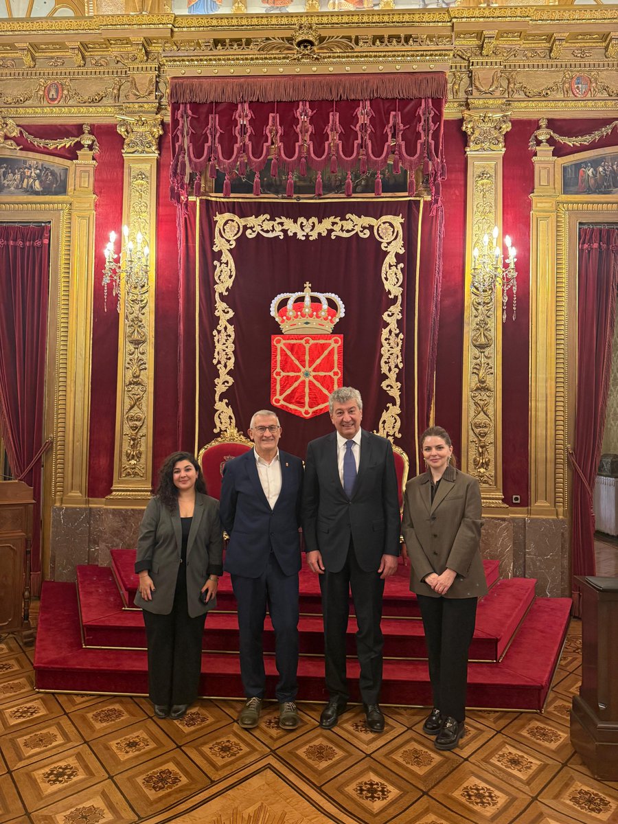 AzEmbSpain's tweet image. 🇦🇿🇪🇸 En el marco de la visita empresarial e institucional a #Navarra, el Embajador @RamizHasanov_  se reunió con el Primer Vicepresidente @FelixTaberna_na / @gob_na 
Ambas partes exploraron vías para impulsar el comercio, la inversión, la educación y los lazos culturales, y…
