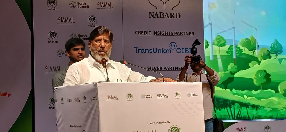 airnews_hyd's tweet image. #NABARD,#IAMAI సంయుక్త ఆధ్వర్యంలో-తొలి ఎర్త్ సమ్మిట్ 2025-26-ఈరోజు-హైదరాబాద్‌,హైటెక్స్ లో ప్రారంభమైంది.ఈ సదస్సులో పాల్గొన్న ఉప ముఖ్యమంత్రి భట్టి విక్రమార్క మాట్లాడుతూ-రాష్ట్రంలో 43 వేల కిలోమీటర్ల T-ఫైబర్ డిజిటల్ బ్యాక్‌ బోన్ కేవలం బ్రాడ్‌ బ్యాండ్ కాదనీ పేర్కొన్నారు. 

(PTC, HYD)