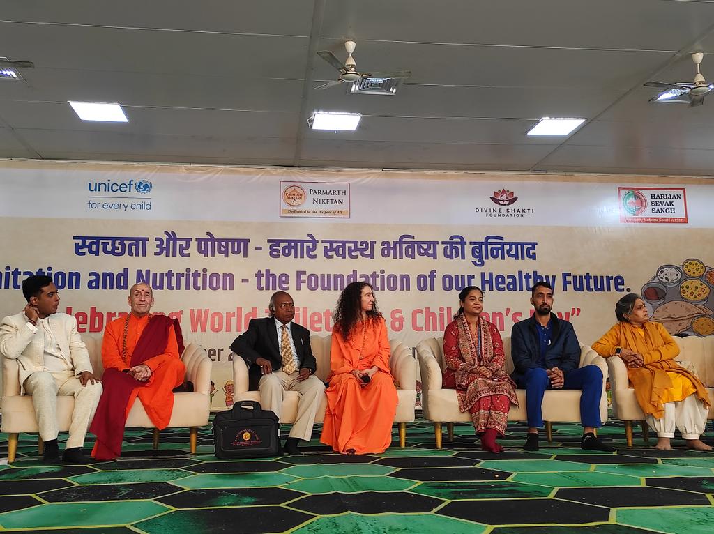 wash_alliance's tweet photo. Celebrated World Toilet Day and Children's Day at @ParmarthNiketan with many students from Rishikesh with educational activities on hygiene, sanitation &amp; nutrition - followed by a Swachh Bharat walk from the Ganga Ghat to spread the message of cleanliness. https://t.co/vYUVcPb8vs