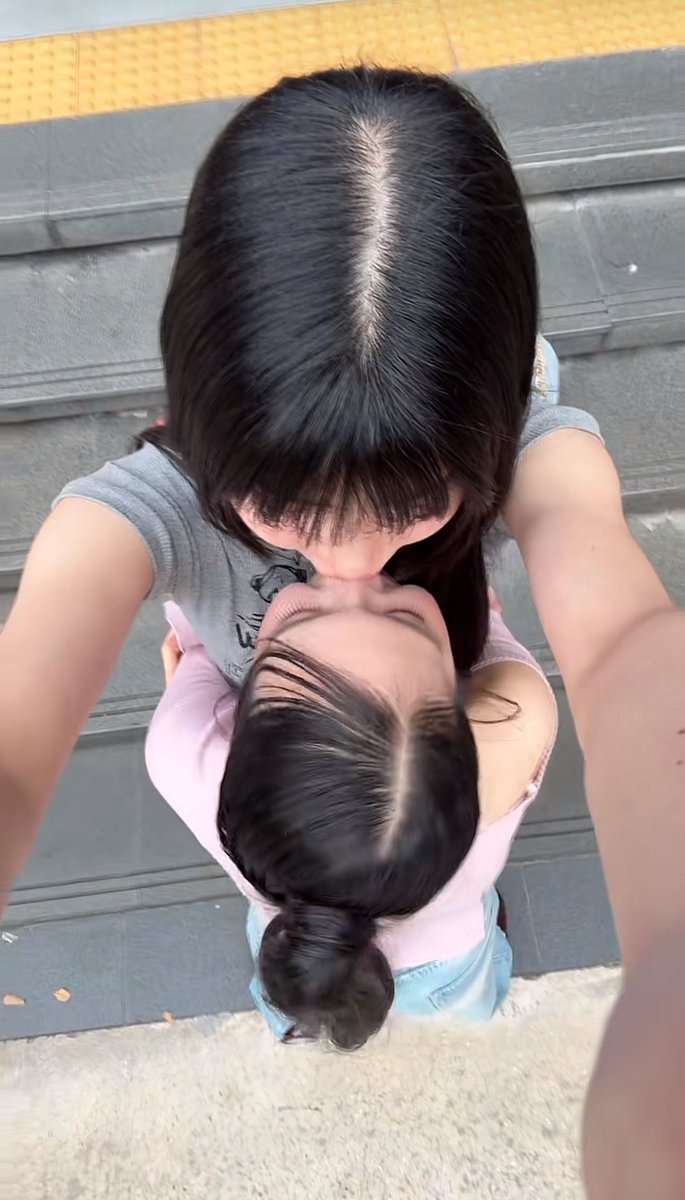 jieewv's tweet photo. please, the angle 🙊😭

#blejie #เบิ้ลจี่ #mable_siriwalee #pangjiewr https://t.co/xTu8cEFNTT