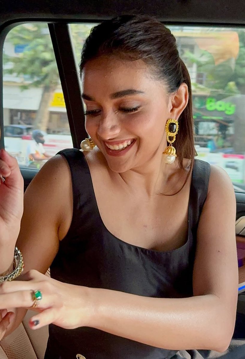 MrunalKSays's tweet image. Good Evening 🌇 everyone 

Keerthy Suresh ❤️‍🔥❤️‍🔥#KeerthySuresh