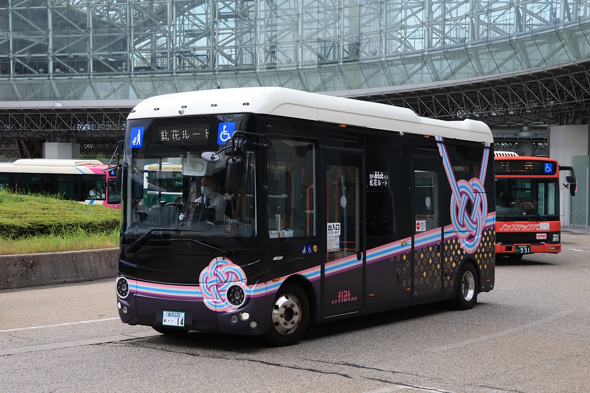 金沢で見たこのバス、ポンチョでflatだと岡山県民にとっては支線バス？と思ってしまった