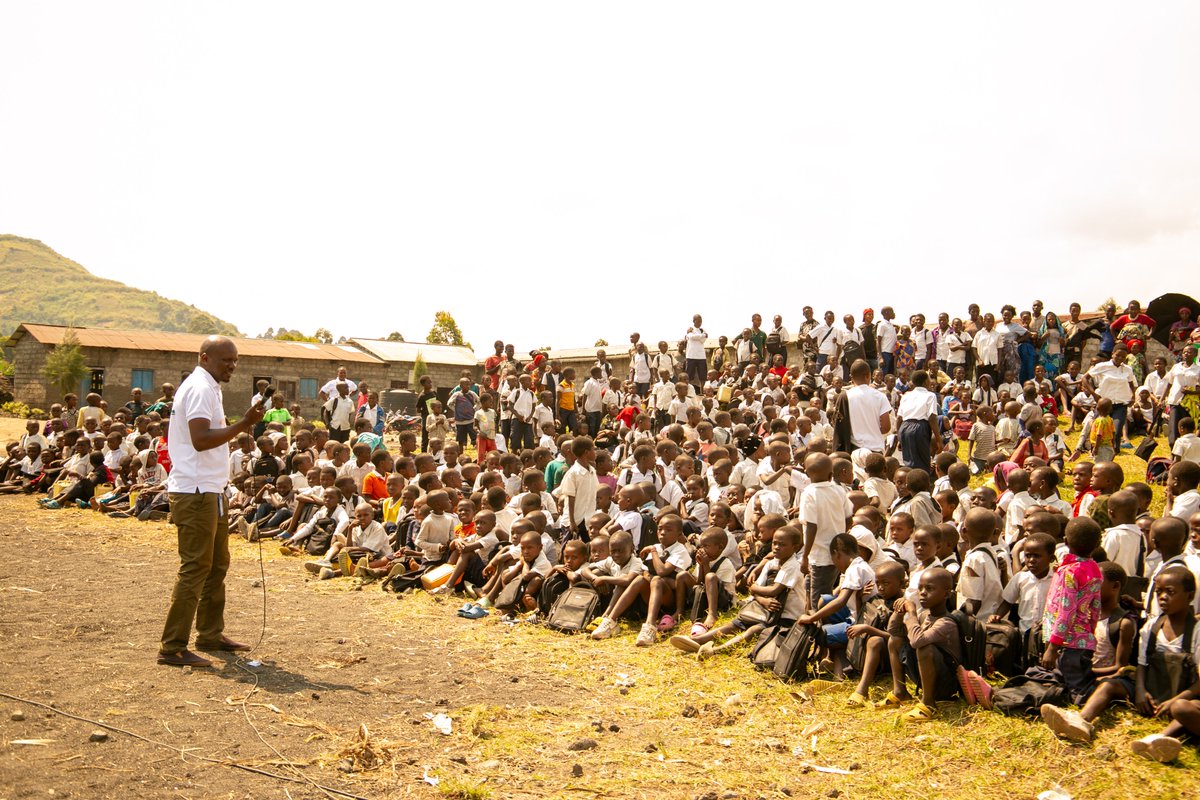umojainaction's tweet photo. 20 NOV : J. Int. des Droits de l'Enfant.
«MA JOURNEE, MES DROITS : DONNONS LA PAROLE AUX ENFANTS»
Avec le soutien d'#IRC, Umoja in Action a mené une campagne dans les écoles de Sake&amp;Bweremana (NK). Notre engagement pour la protection de l'enfance est quotidien.
#DroitsDeLEnfant https://t.co/pH2y9O113d