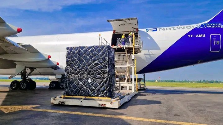 info_tikodro's tweet image. #Elections_2025 Arrivée des urnes et isoloires à l'aeroprt international Bangui Mpoko, ce jeudi 20 novembre 2025