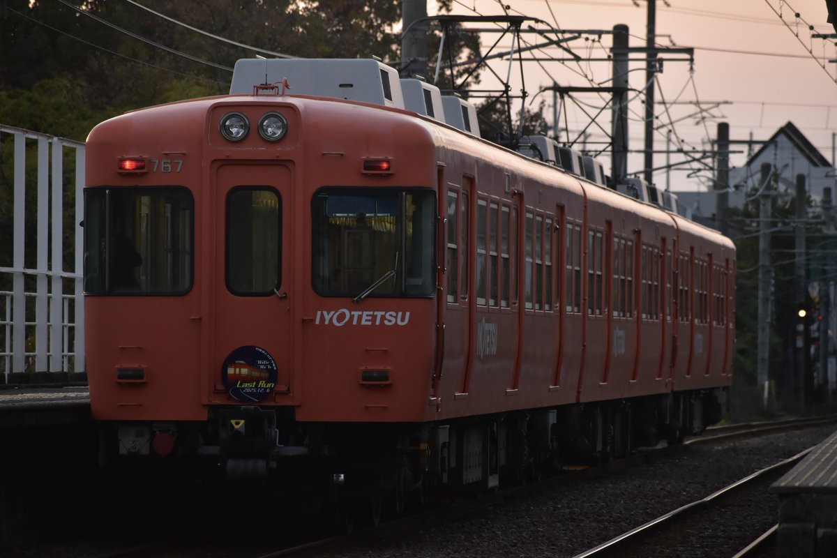 nipakyu_289's tweet image. 盛大にショバと撮り方をミスったわけですが()
とりあえずラストランまでに缶付きの767と727は撮れたので満足