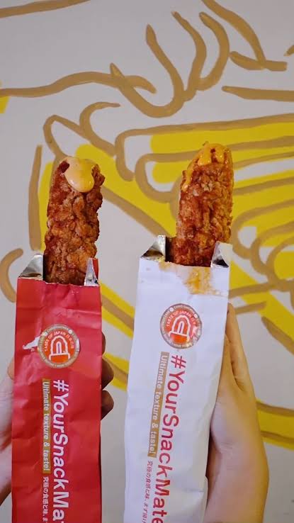 Unpopular opinion tetapi Chikuro bukan lah seleraku. Mengunggah seleranya hanya di awal saja. Cukup beli sekali dan terakhir kalinya. Waktu itu belinya yg sapi isian warna kuning gitu, curry apa, entahlah.