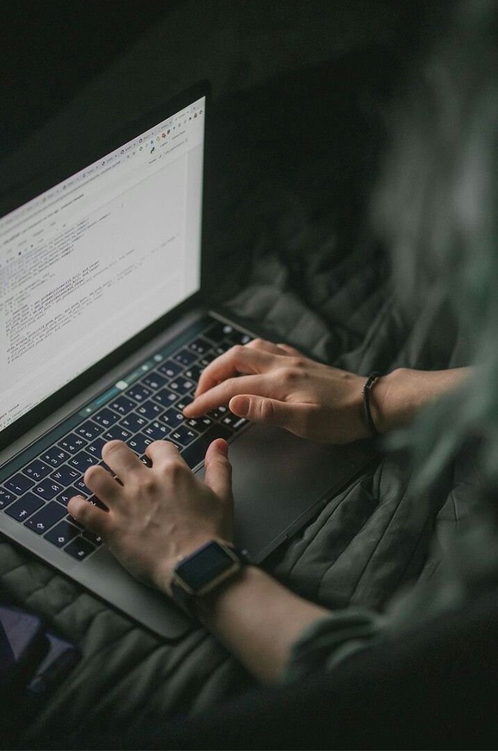 ai_uncovered's tweet image. TOP 7 best AI tools you need to have on your PC. It will make your workday easier and faster.

1. ChatGPT Desktop
--Instant brain-sidekick for answers and ideas.
🔗 chatgpt.com/download

2. Grammarly
--Catches awkward writing before people see it.
🔗 grammarly.com/desktop…