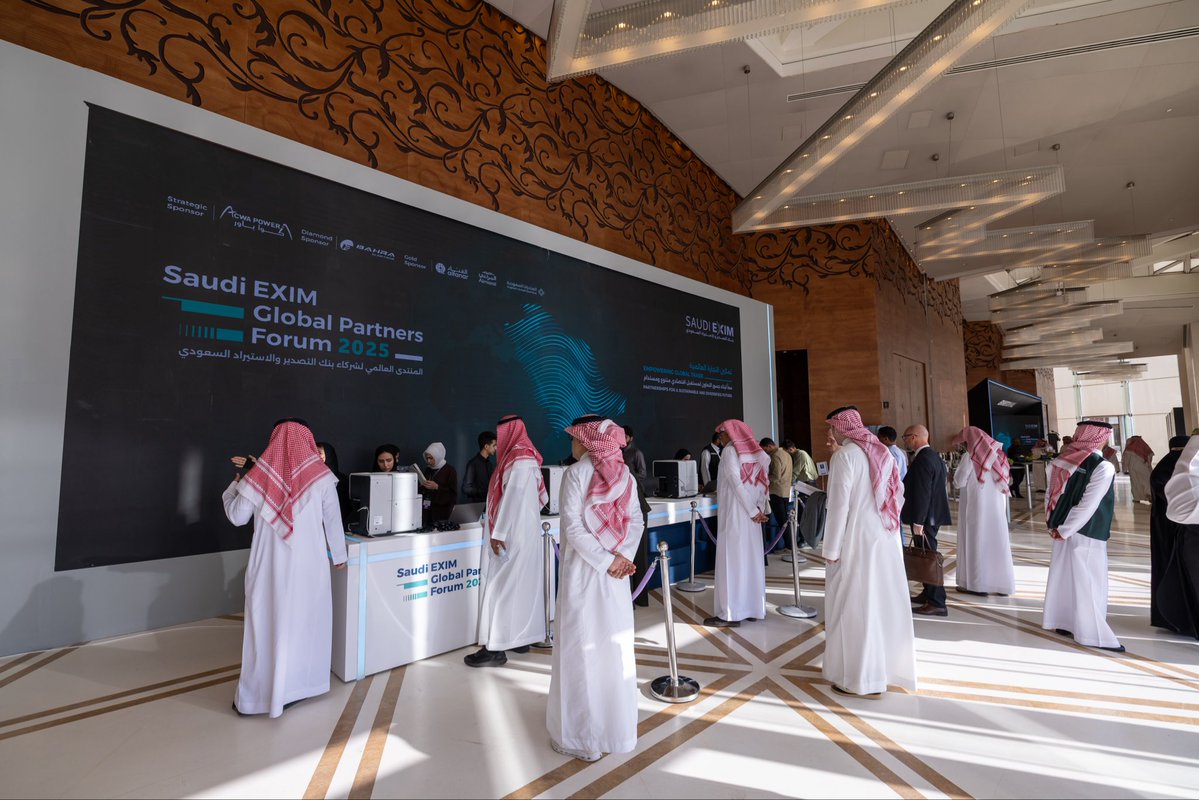 AbdullahK5's tweet image. المنتدى العالمي لشركاء بنك التصدير والاستيراد السعودي يشكّل منصة دولية مهمة لبحث حلول تدعم التجارة العابرة للحدود وتفتح أسواقًا جديدة للصادرات الوطنية. هذه المحافل تعزز حضور المملكة في الاقتصاد العالمي وتخلق فرص أوسع لقطاع الأعمال المحلي.

#تمكين_التجارة_العالمية