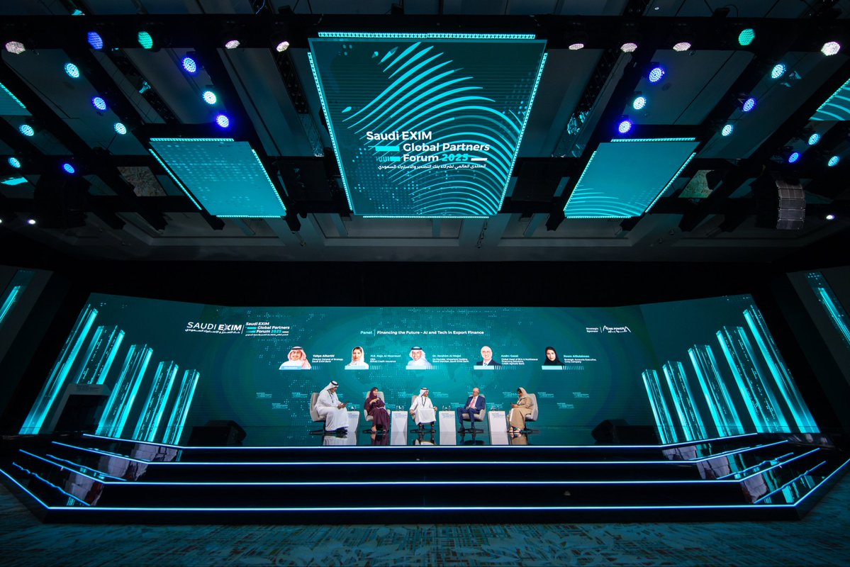 AbdullahK5's tweet image. المنتدى العالمي لشركاء بنك التصدير والاستيراد السعودي يشكّل منصة دولية مهمة لبحث حلول تدعم التجارة العابرة للحدود وتفتح أسواقًا جديدة للصادرات الوطنية. هذه المحافل تعزز حضور المملكة في الاقتصاد العالمي وتخلق فرص أوسع لقطاع الأعمال المحلي.

#تمكين_التجارة_العالمية