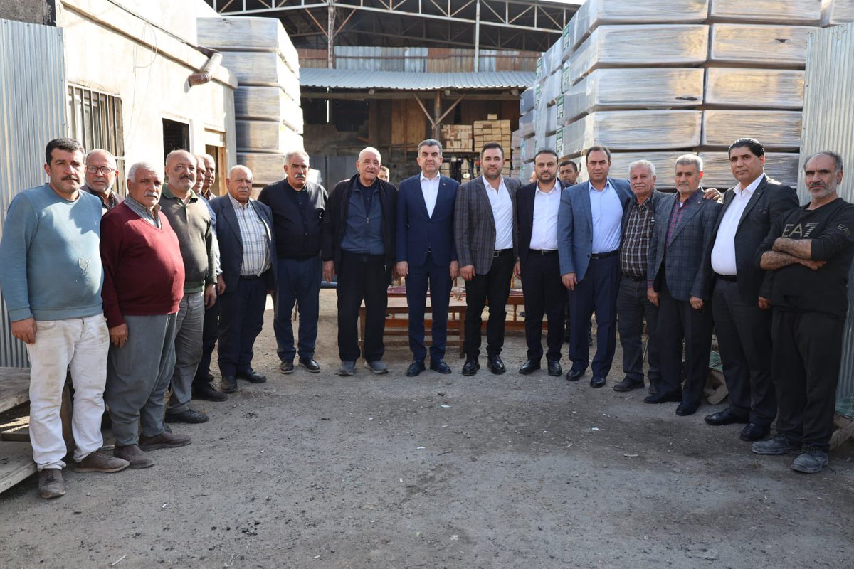 📍Oduncu Pazarında Esnaflarımızlayız.

1/ İl Gençlik Kolları Başkanımız <a href="/furkankucukk_/">Furkan KÜÇÜK</a>, İlçe Başkanlarımız <a href="/ElgunSuleyman/">Suleyman Elgün 🇹🇷🌹</a>, <a href="/mbagmanci63/">MUSTAFA BAĞMANCI</a> ve İl teşkilatımızla birlikte, çıkan yangında iş yerleri zarar gören Oduncu Pazarındaki Esnaflarımızı ziyaret ettik, geçmiş olsun dileklerimizi