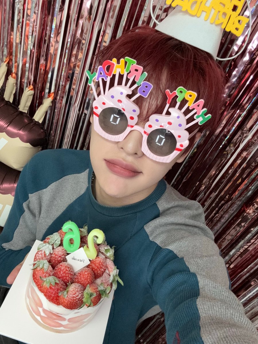 [MUJIN👑]

&lt;😺🎂&gt;

오늘두 숨 잘 쉬구 갑니당~~

#TheKingDom #더킹덤 #TKD 
#MUJIN #무진 #위버스라이브
#겨울을여는무진