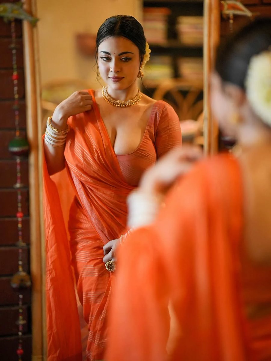 तेरे होने का #एहसास भी क्या कमाल करता है, #खामोश_दिल में भी मोहब्बत का उजाल करता है!
हम जितना तुझे सोचते हैं, ऐ हसीन #ख्वाब, रूह का हर कोना तेरी #खुशबू से मालामाल करता है!!
#शुभ_संध्या 💫⭐️
#LovelyEvening 💕
<a href="/Komal__bhatiya/">🐍🐍ज़हरीली नागिन</a> <a href="/Anyra_ak47/">Anyra</a> <a href="/Ya_shi_1/">Ya$hi</a> <a href="/charvi_56/">𝒞𝒽𝒶𝓇𝓋𝒾 🐾</a> <a href="/bawa8267/">jiwan bawa</a> <a href="/Vipin2271/">vipin</a>